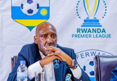 Ruhago nyarwanda: Kalisa Adolphe akomeje kubangamira ikipe ya Rayon sports aigabamo ibitero.