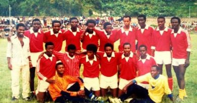 Ruhago nyarwanda:Byabihe byo hambere ikipe ya Etincelles fc yakinnye niya Mukungwa fc abafana buzura stade Umuganda.