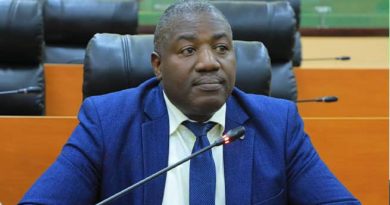 Ministeri y’ubutegetsi bw’igihugu ntiratanga ishusho y’umuryango nyarwanda usigaye wirirwa mu muhanda ukanaharara.