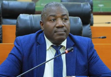 Ministeri y’ubutegetsi bw’igihugu ntiratanga ishusho y’umuryango nyarwanda usigaye wirirwa mu muhanda ukanaharara.