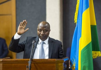 Guverinoma y’u Rwanda ntirakemura ikibazo cyo gutwara abagenzi babura imodoka zibatwara baheze ku byapa.