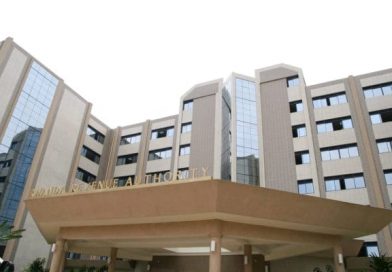 Bamwe mubasoreshwa bo mukarere ka Nyanza mu ntara y’amajyepfo n’umukozi wa RRA Nzahabwa Janvier ishyamba si ryeru.