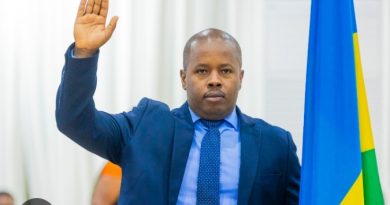 Ntakontagize Florence Gitifu w’Umurenge wa Nyakabanda ho mu mujyi wa Kigali rurageretse n’umuturage k’umutungo we. Ntakontagize Florence Gitifu w’Umurenge wa Nyakabanda ho mu mujyi wa Kigali rurageretse n’umuturage k’umutungo we.