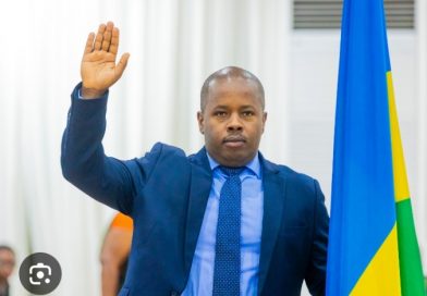 Ntakontagize Florence Gitifu w’Umurenge wa Nyakabanda ho mu mujyi wa Kigali rurageretse n’umuturage k’umutungo we. Ntakontagize Florence Gitifu w’Umurenge wa Nyakabanda ho mu mujyi wa Kigali rurageretse n’umuturage k’umutungo we.