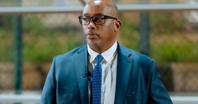 Ruhago nyarwanda: Shampiyona y’icyiciro cya mbere mu Rwanda yuzuyemo ibirego biregwa abasifuzi . Ruhago nyarwanda: Shampiyona y’icyiciro cya mbere mu Rwanda yuzuyemo ibirego biregwa abasifuzi .