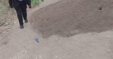 Akarere ka Ruhango.Umusaza Niyonsaba Japhet n’uwigeze kuba umukazana we ruraba rwambikanye murukiko rw’ibanze rwa Ruhango baburana inzu.