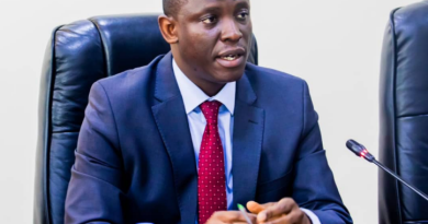 Mushimiyimana Claudine aratabaza Ministeri w’ubutegetsi bw’igihugu kuko Gitifu w’Akagali ka Karambi mu karere ka Ruhango akomeje gukekwaho gukingira ikibaba abamutoteza.