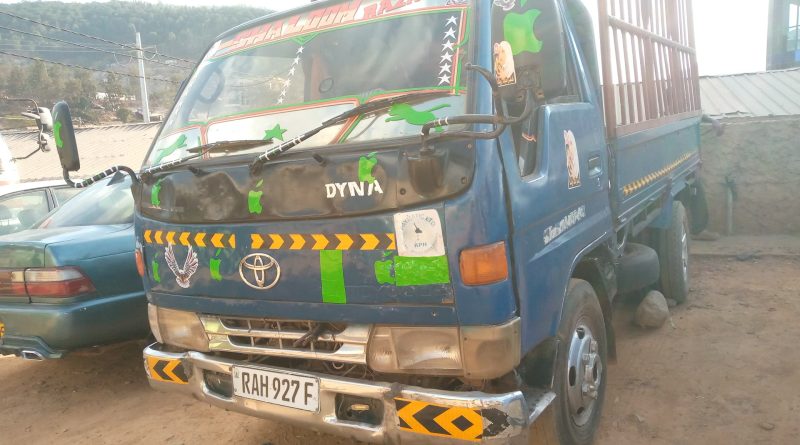 Urwikekwe rwongeye kuvuza ubuhuha mu mudugudu w’Intiganda , Akagali ka Tetero, Umurenge wa Muhima wo mu Mujyi wa Kigali kubera imodoka yagonze igikuta cy’isoko.